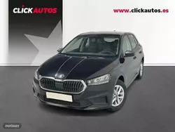Negro Usado 2025 Skoda Fabia Essence Berlina | 17.250 € (Precio justo)