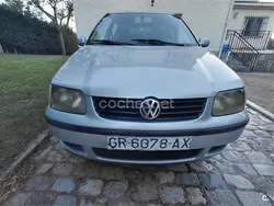 Gris / plata Usado 2000 VW Polo Trendline Berlina | 1200 €