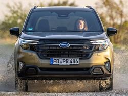 Gris Usado 2023 Subaru Forester SUV | 25.450 € (Precio justo)