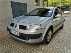 Gris / plata Usado 2003 Renault Mégane II Dynamique Berlina | 2500 € (Precio justo)