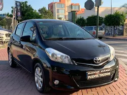 Negro Usado 2013 Toyota Yaris City Utilitario | 6500 € (Precio justo)