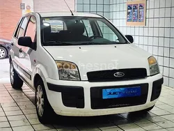 Blanco Usado 2011 Ford Fusion Berlina | 5700 € (Precio justo)