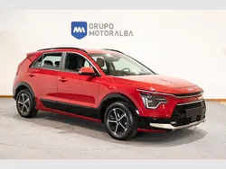 Rojo Usado 2024 Kia Niro SUV | 29.990 €