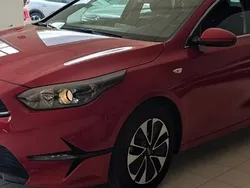 Infra red rojo Usado 2024 Kia Ceed Berlina | 18.160 € (Precio justo)
