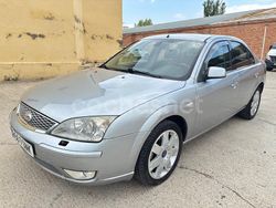 Gris / plata Usado 2005 Ford Mondeo Futura Berlina | 2450 € (Super precio)