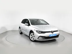 Plateado Usado 2023 VW Golf VIII Life Berlina | 26.400 € (Precio justo)