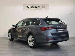Gris Usado 2021 Skoda Octavia Ambition Familiar | 22.990 € (Precio justo)