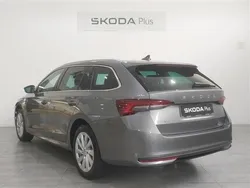 Gris Usado 2025 Skoda Octavia Familiar | 30.900 € (Precio justo)