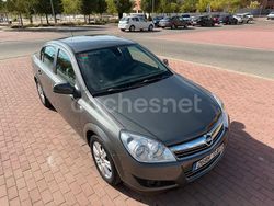 Gris / plata Usado 2011 Opel Astra Edition Berlina | 3900 € (Super precio)