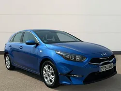 Azul Usado 2024 Kia Ceed | 21.000 € (Un poco caro)