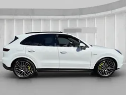 Blanco Usado 2022 Porsche Cayenne Platinum Edition SUV | 82.000 € (Precio justo)