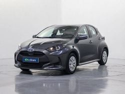 Gris Usado 2023 Toyota Yaris Hybrid Active Berlina | 17.490 € (Buen precio)