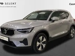 Plateado Usado 2023 Volvo XC40 Core SUV | 38.900 € (Un poco caro)