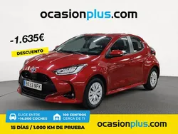 Rojo Usado 2022 Toyota Yaris Hybrid Style Berlina | 17.990 € (Buen precio)
