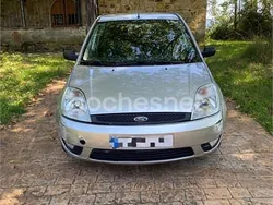 Gris / plata Usado 2004 Ford Fiesta Ambiente Utilitario | 2850 € (Precio justo)