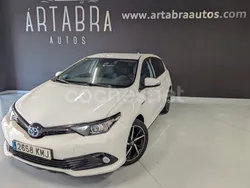 Blanco Usado 2018 Toyota Auris Hybrid Edition Berlina | 15.990 € (Un poco caro)