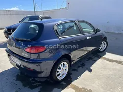 Negro Usado 2002 Alfa Romeo 147 Distinctive Utilitario | 4400 € (Un poco caro)