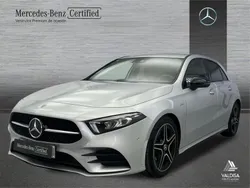 Gris / plateado Usado 2020 Mercedes A180 AMG line Berlina | 26.900 € (Precio justo)