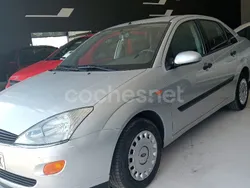 Gris / plata Usado 2000 Ford Focus Ambiente Berlina | 1499 € (Precio justo)