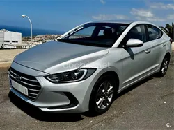 Gris / plata Usado 2016 Hyundai Elantra Berlina | 12.200 €