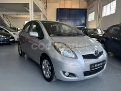Gris / plata Usado 2011 Toyota Yaris Connect Style Berlina | 4600 € (Precio justo)