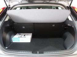 Verde Usado 2023 Kia Niro SUV | 27.990 € (Caro)