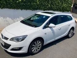 Blanco Usado 2014 Opel Astra Excellence Familiar | 7290 € (Precio justo)