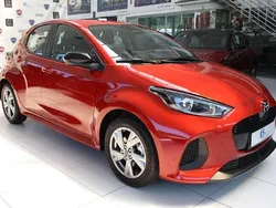 Rojo Nuevo 2025 Mazda 2 Exclusive-Line Utilitario | 20.500 € (Precio justo)