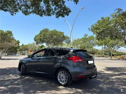 Gris / plata Usado 2018 Ford Focus Trend Berlina | 9999 € (Precio justo)