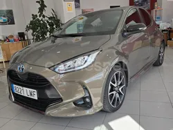 Verde Usado 2021 Toyota Yaris Hybrid Plus Berlina | 19.990 € (Precio justo)