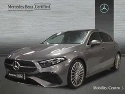 Mountaingrau met. Usado 2023 Mercedes A200 AMG line Berlina | 46.900 €