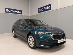 Azul Usado 2021 Skoda Octavia Ambition Familiar | 16.900 € (Precio justo)