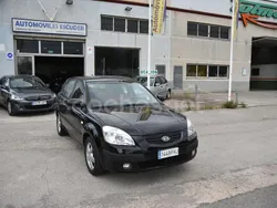 Negro Usado 2006 Kia Rio EX Berlina | 5200 € (Caro)
