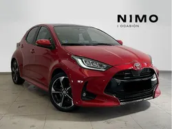 Rojo emoción Usado 2025 Toyota Yaris Hybrid Plus Berlina | 24.750 € (Precio justo)