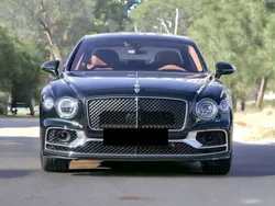 Verde Usado 2023 Bentley Flying Spur Berlina | 267.000 €