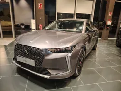 Gris / plata Usado 2023 DS Automobiles DS4 Performance Berlina | 33.995 € (Caro)