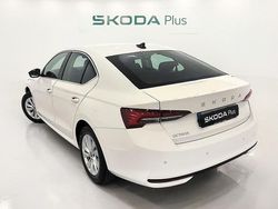 Blanco Usado 2025 Skoda Octavia Selection Berlina | 30.750 € (Precio justo)