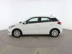 Blanco Usado 2016 Hyundai i20 Utilitario | 8399 € (Precio justo)