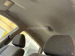 Gris / plata Usado 2004 Kia Cerato LX Berlina | 2600 €