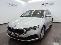 Gris Usado 2022 Skoda Octavia Ambition Utilitario | 24.495 € (Precio justo)
