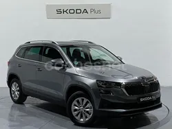 Gris / plateado Usado 2024 Skoda Karoq Selection SUV | 26.500 € (Precio justo)