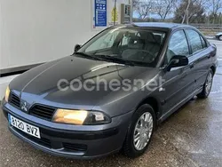 Gris / plata Usado 2003 Mitsubishi Carisma Comfort Edition Berlina | 3500 €