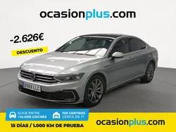 Gris / plata Usado 2020 VW Passat GTE Berlina | 25.890 € (Caro)