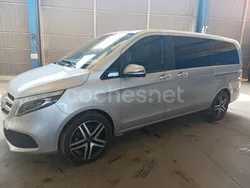Gris / plata Usado 2021 Mercedes V250 Avantgarde Monovolumen | 57.500 €