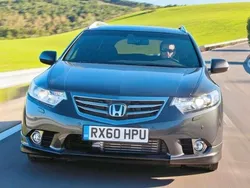 Gris / plata Usado 2013 Honda Accord Elegance Familiar | 13.990 €