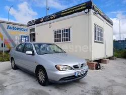 Gris / plata Usado 2000 Nissan Primera Comfort Berlina | 1399 €