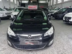 Negro Usado 2010 Opel Astra Sport Utilitario | 5590 € (Caro)