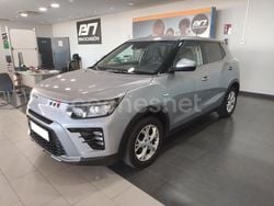 Gris / plata Usado 2024 Ssangyong (KGM) Tivoli SUV | 17.900 €