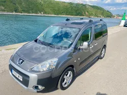 Gris / plata Usado 2011 Peugeot Partner Tepee Outdoor Monovolumen | 9500 € (Precio justo)