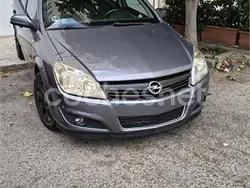 Gris / plata Usado 2007 Opel Astra Cosmo Berlina | 2100 € (Precio justo)